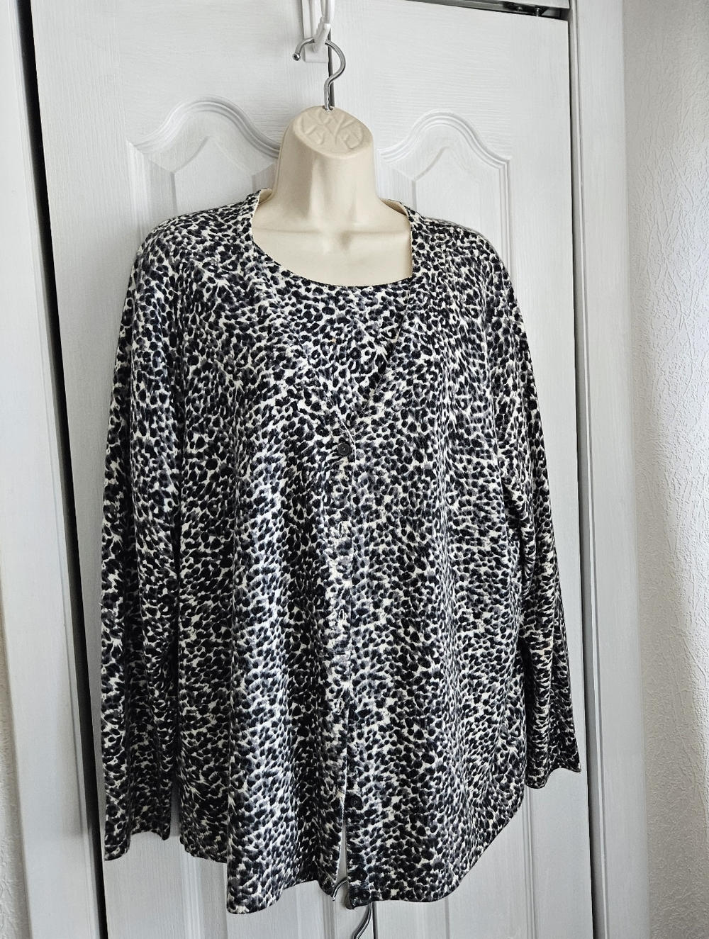 Sag Harbor Black and White Leopard-Print Long Sleeve 2 Piece Sweater Set 2X
